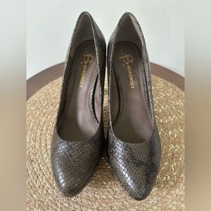 B. Makowski Bonnie Platform Snakeskin Heels Size 8